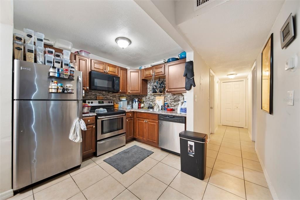 For Sale: $129,990 (2 beds, 2 baths, 895 Square Feet)