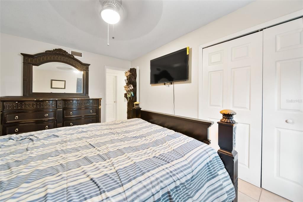 For Sale: $129,990 (2 beds, 2 baths, 895 Square Feet)