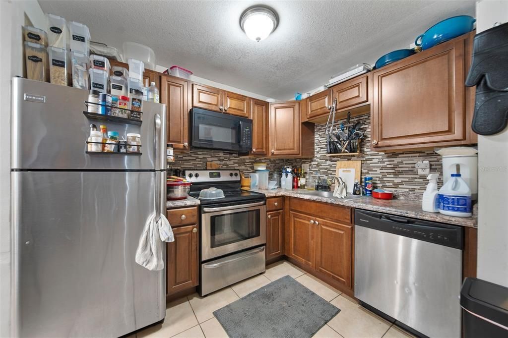 For Sale: $129,990 (2 beds, 2 baths, 895 Square Feet)
