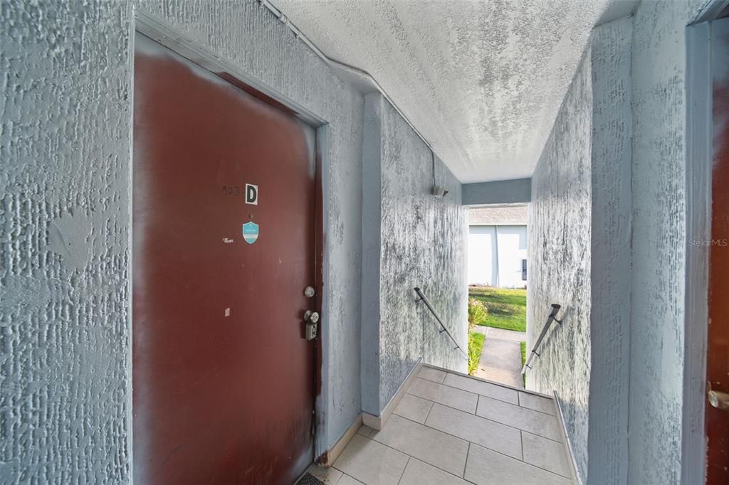 For Sale: $129,990 (2 beds, 2 baths, 895 Square Feet)