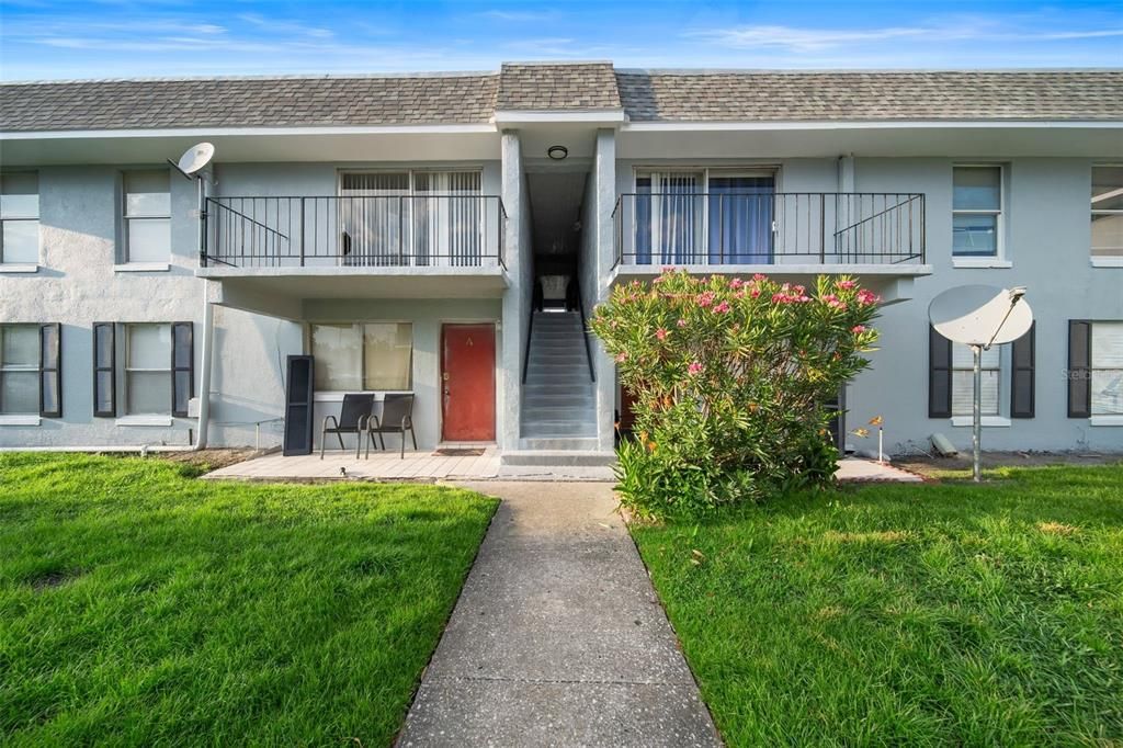 For Sale: $129,990 (2 beds, 2 baths, 895 Square Feet)