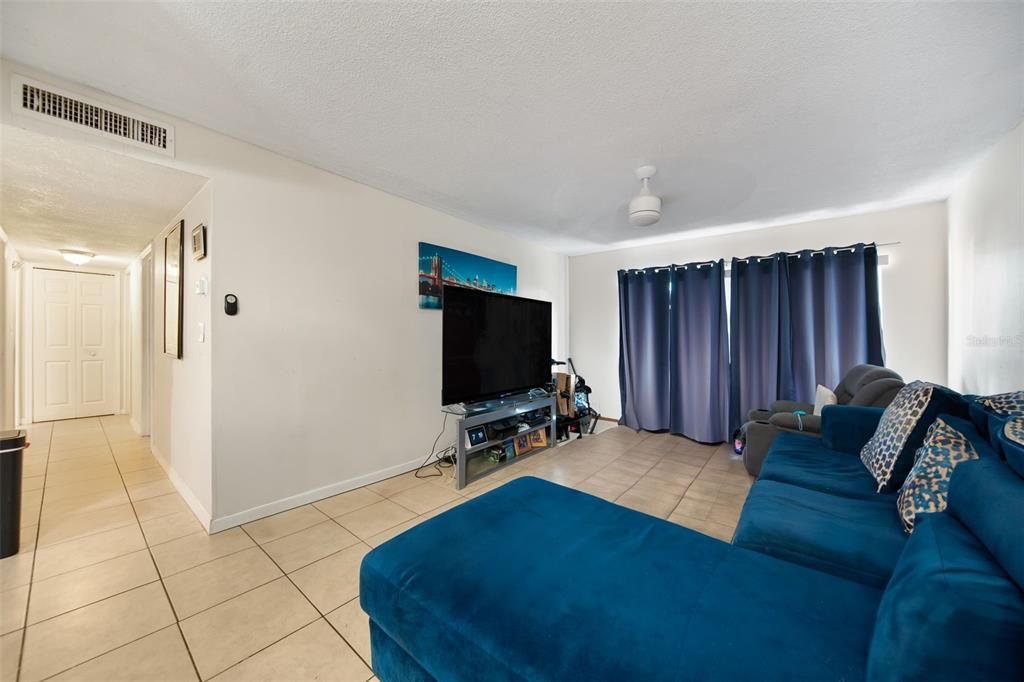 For Sale: $129,990 (2 beds, 2 baths, 895 Square Feet)