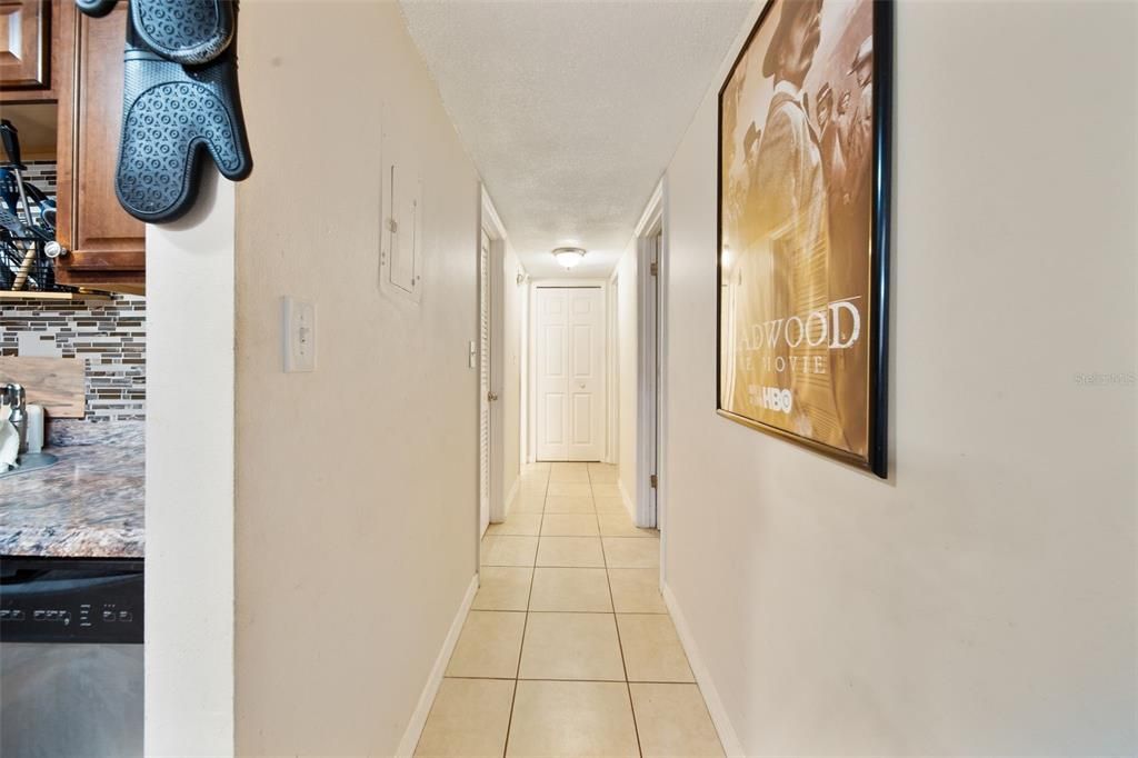 For Sale: $129,990 (2 beds, 2 baths, 895 Square Feet)