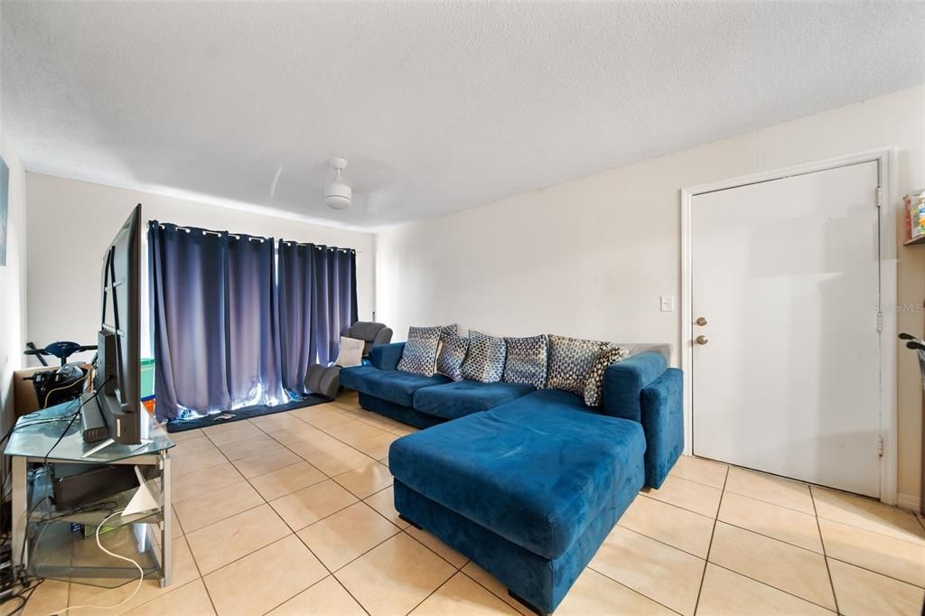 For Sale: $129,990 (2 beds, 2 baths, 895 Square Feet)