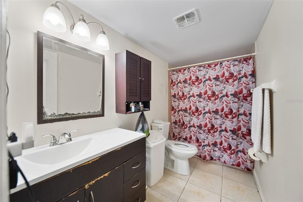 For Sale: $129,990 (2 beds, 2 baths, 895 Square Feet)