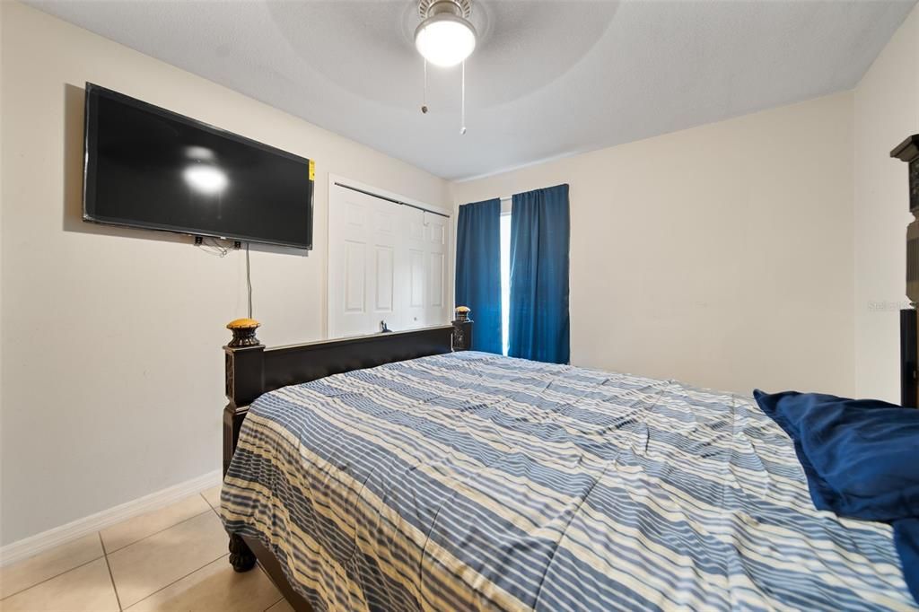 For Sale: $129,990 (2 beds, 2 baths, 895 Square Feet)