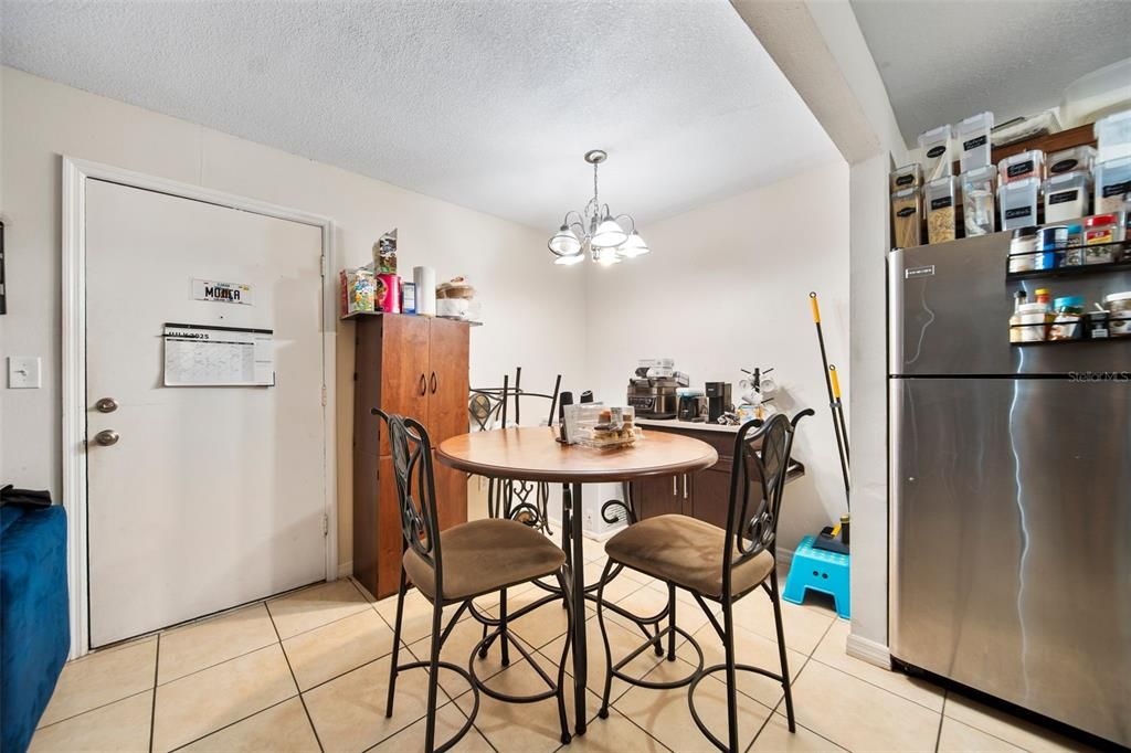 For Sale: $129,990 (2 beds, 2 baths, 895 Square Feet)