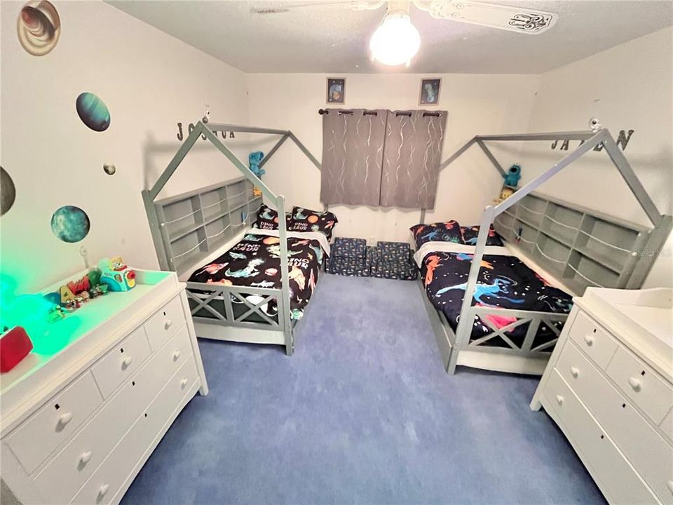 En Venta: $465,000 (3 camas, 2 baños, 2552 Pies cuadrados)