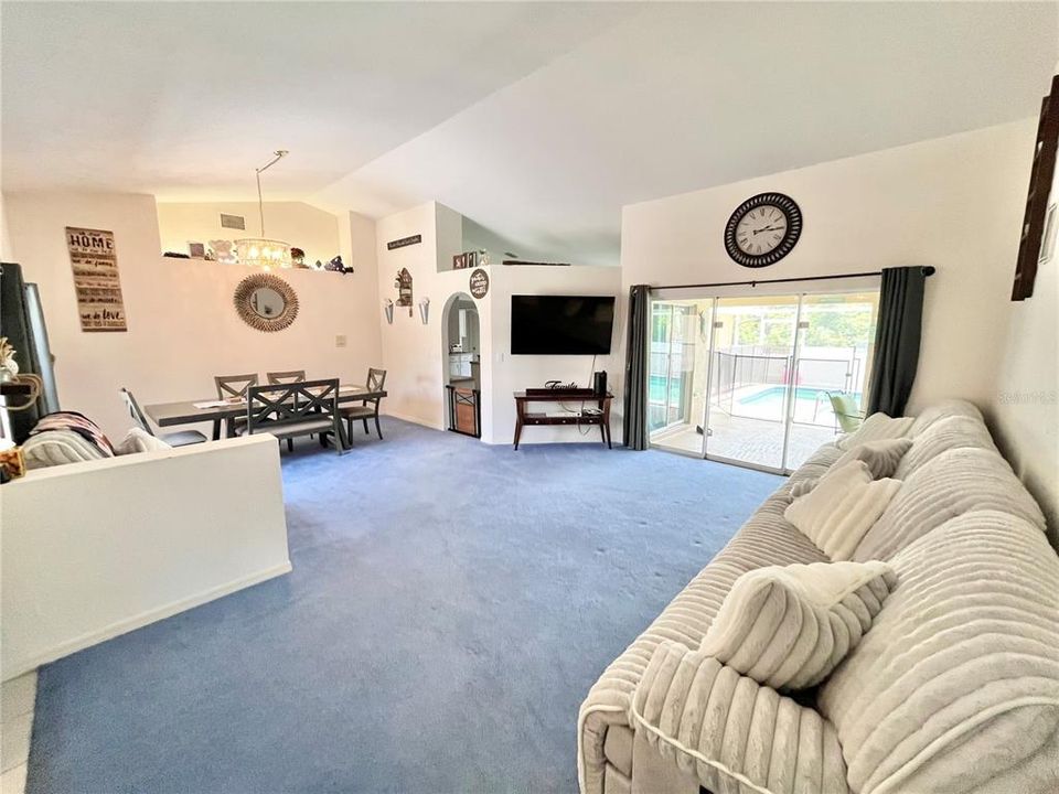 En Venta: $465,000 (3 camas, 2 baños, 2552 Pies cuadrados)