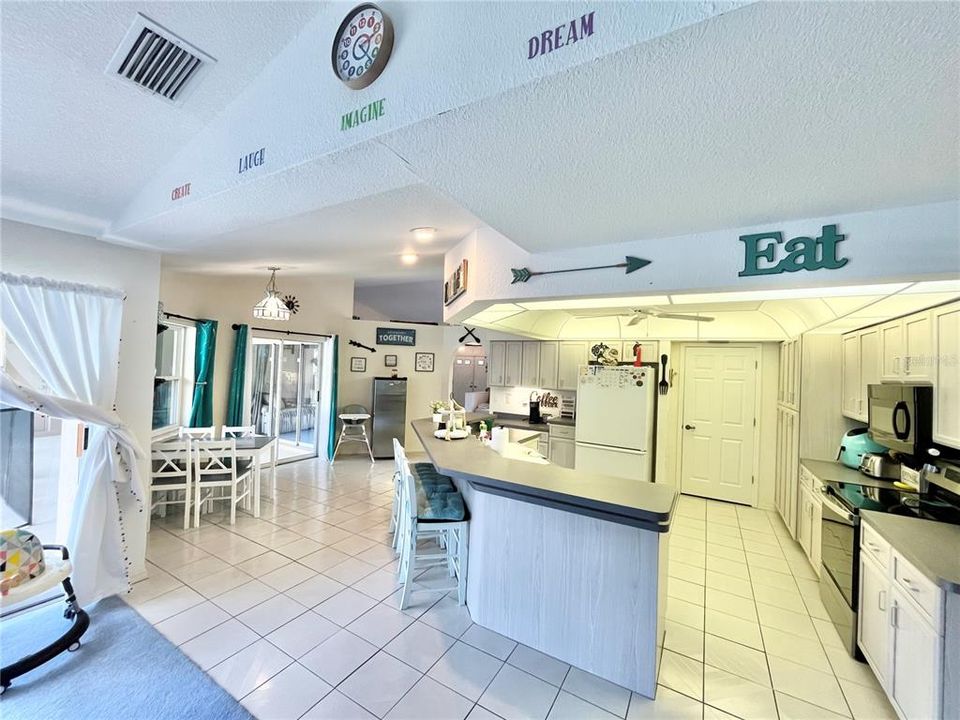 En Venta: $465,000 (3 camas, 2 baños, 2552 Pies cuadrados)