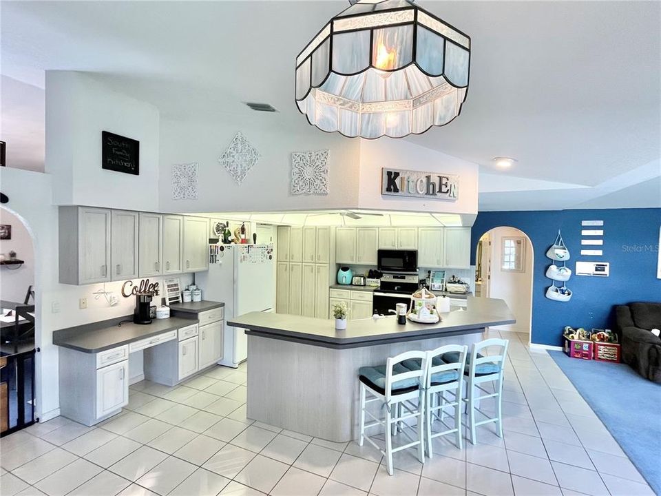 En Venta: $465,000 (3 camas, 2 baños, 2552 Pies cuadrados)