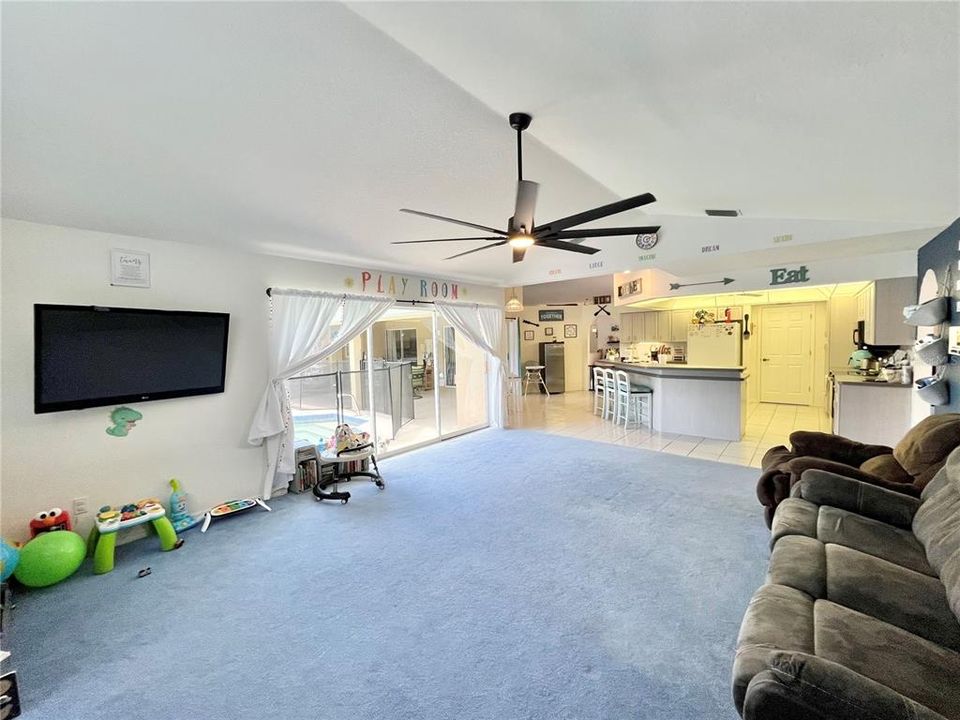 En Venta: $465,000 (3 camas, 2 baños, 2552 Pies cuadrados)