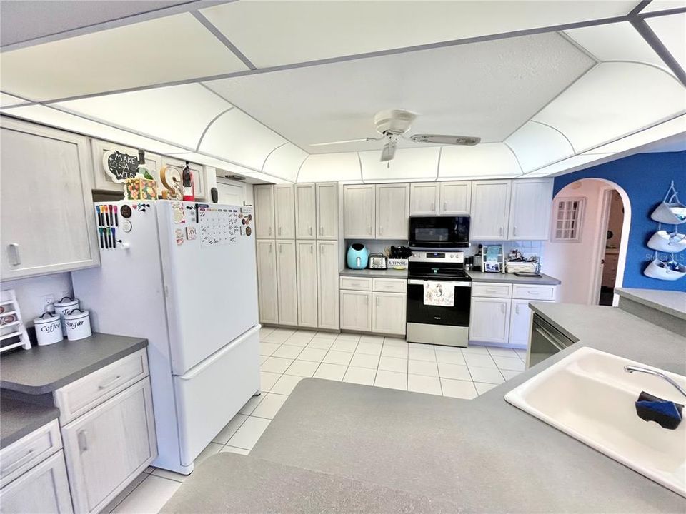 En Venta: $465,000 (3 camas, 2 baños, 2552 Pies cuadrados)