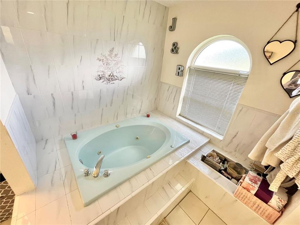 En Venta: $465,000 (3 camas, 2 baños, 2552 Pies cuadrados)