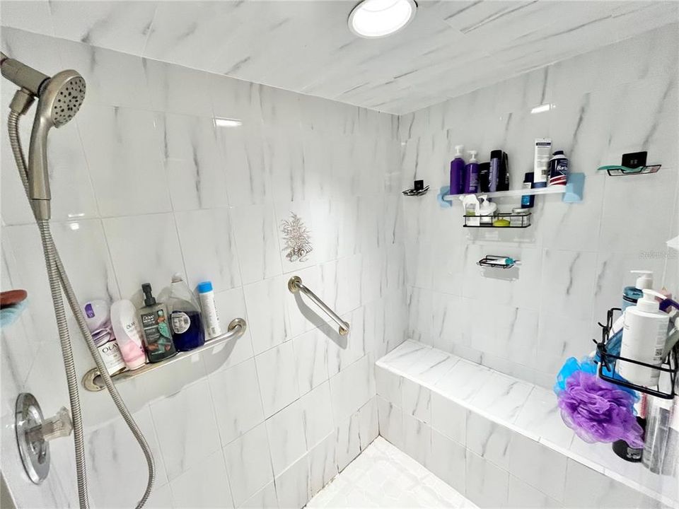 En Venta: $465,000 (3 camas, 2 baños, 2552 Pies cuadrados)