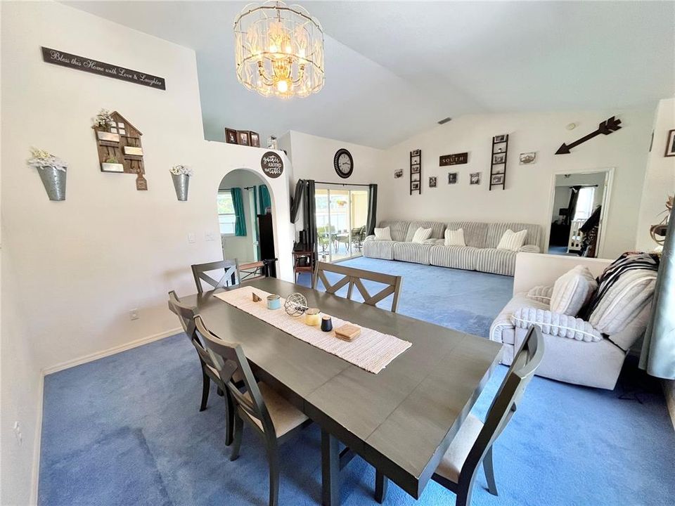 En Venta: $465,000 (3 camas, 2 baños, 2552 Pies cuadrados)