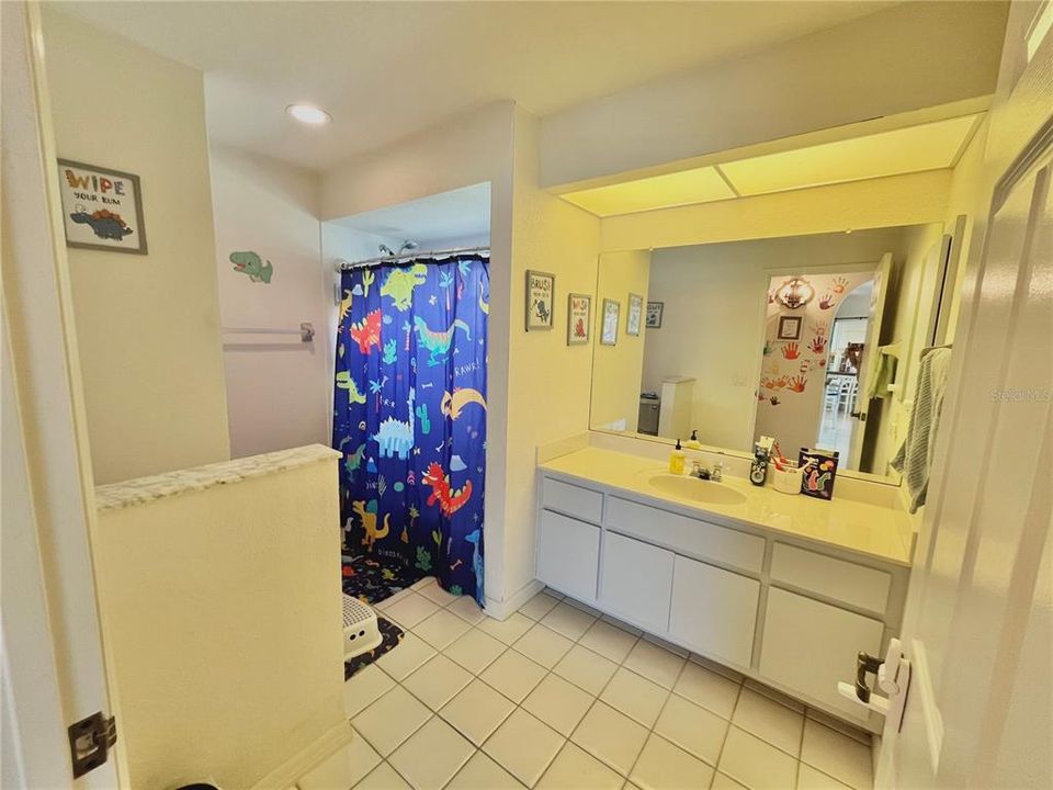 En Venta: $465,000 (3 camas, 2 baños, 2552 Pies cuadrados)