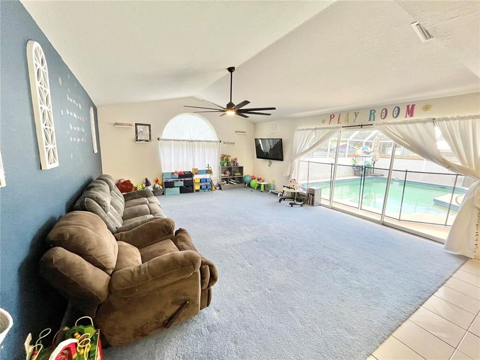 En Venta: $465,000 (3 camas, 2 baños, 2552 Pies cuadrados)