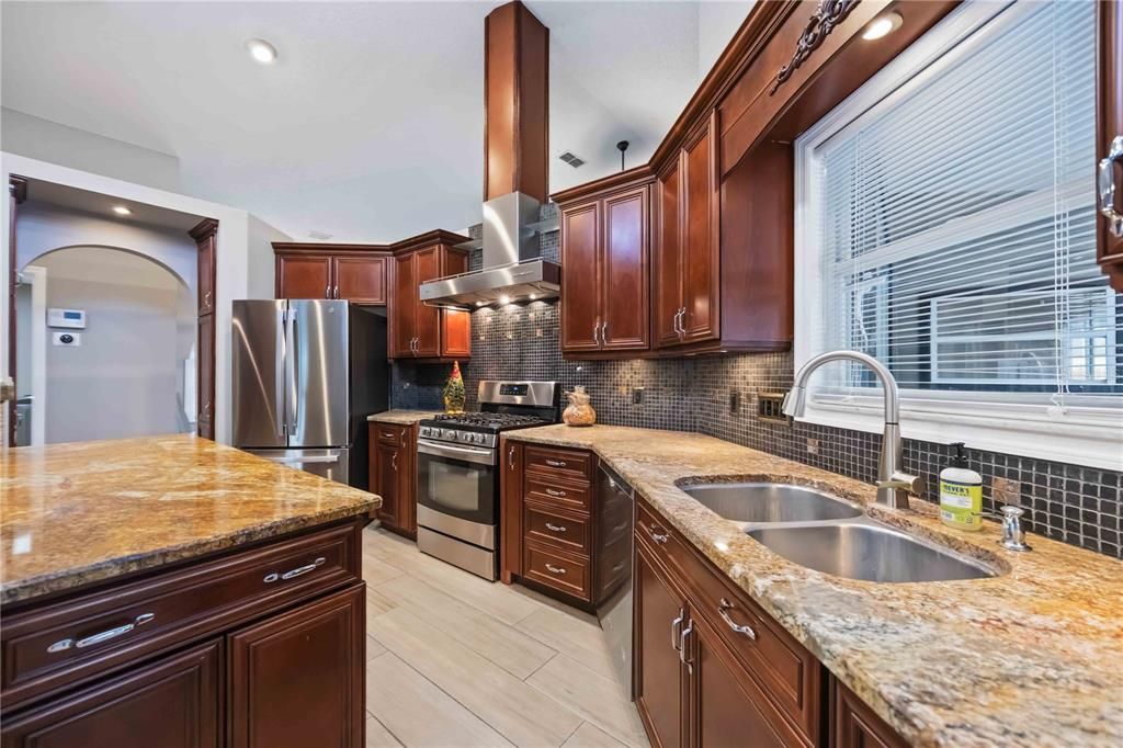 For Sale: $570,000 (3 beds, 2 baths, 2320 Square Feet)