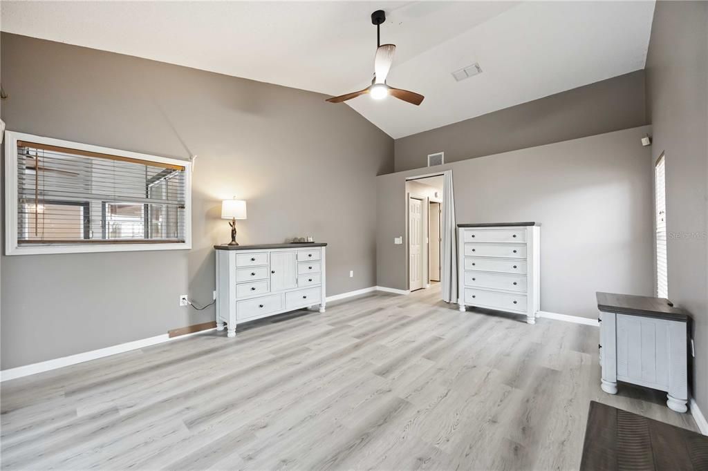 For Sale: $570,000 (3 beds, 2 baths, 2320 Square Feet)