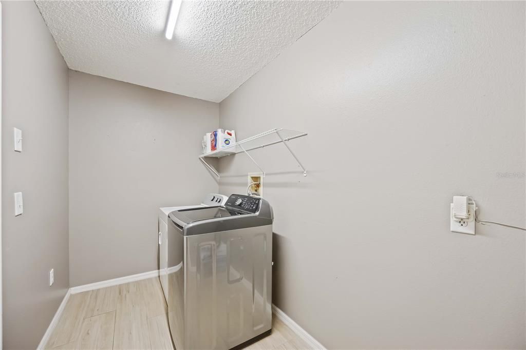 For Sale: $570,000 (3 beds, 2 baths, 2320 Square Feet)