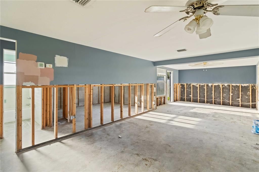 合同活跃: $161,000 (3 贝兹, 2 浴室, 1456 平方英尺)