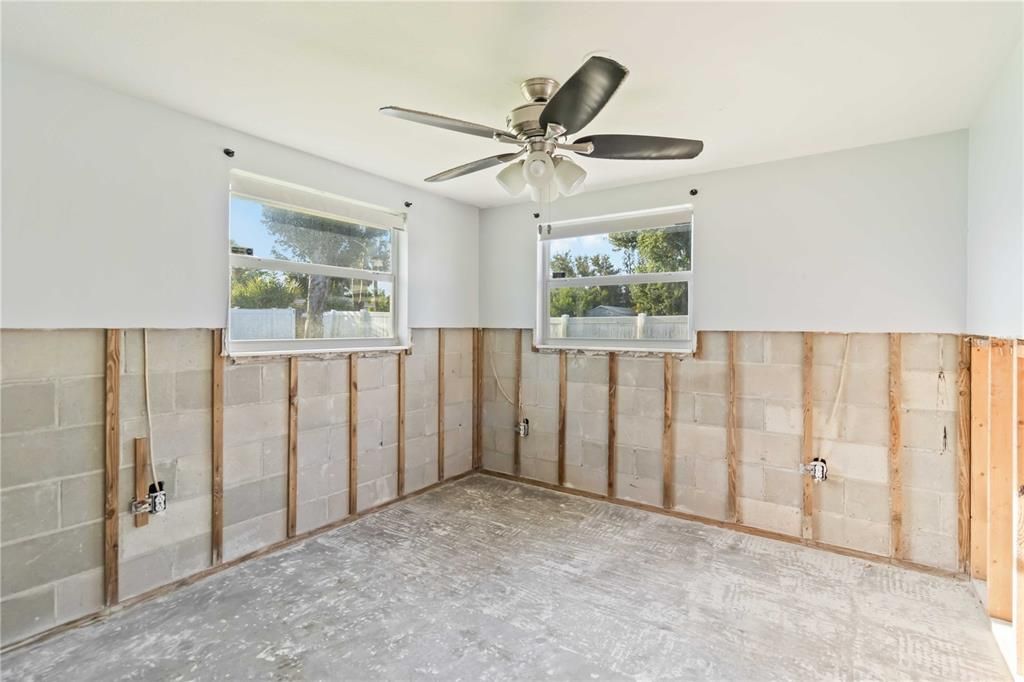 合同活跃: $161,000 (3 贝兹, 2 浴室, 1456 平方英尺)