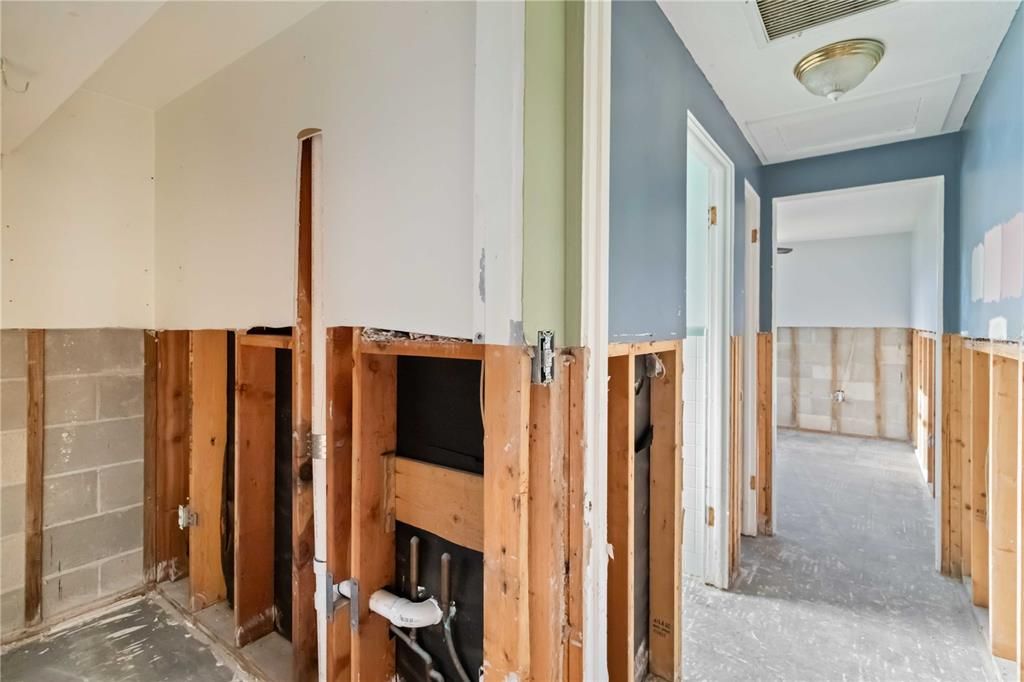 合同活跃: $161,000 (3 贝兹, 2 浴室, 1456 平方英尺)