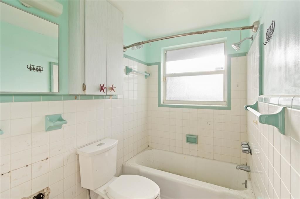 合同活跃: $161,000 (3 贝兹, 2 浴室, 1456 平方英尺)