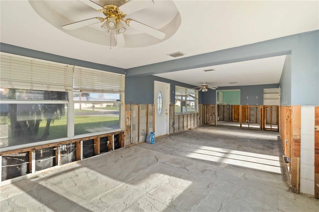 合同活跃: $161,000 (3 贝兹, 2 浴室, 1456 平方英尺)