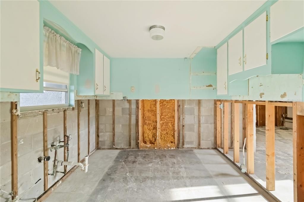 合同活跃: $161,000 (3 贝兹, 2 浴室, 1456 平方英尺)