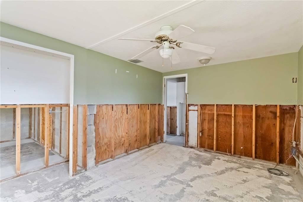 合同活跃: $161,000 (3 贝兹, 2 浴室, 1456 平方英尺)