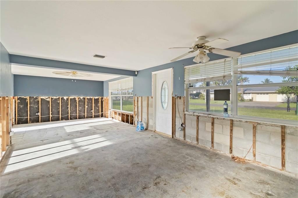 合同活跃: $161,000 (3 贝兹, 2 浴室, 1456 平方英尺)