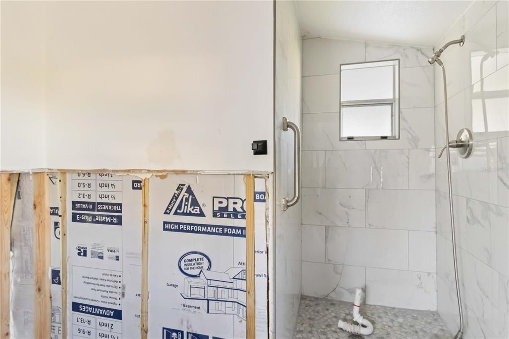 合同活跃: $161,000 (3 贝兹, 2 浴室, 1456 平方英尺)