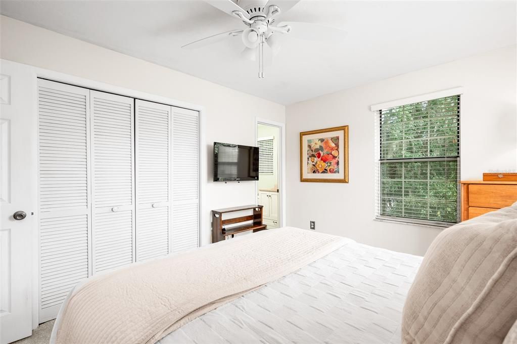 待售: $199,000 (3 贝兹, 1 浴室, 1382 平方英尺)