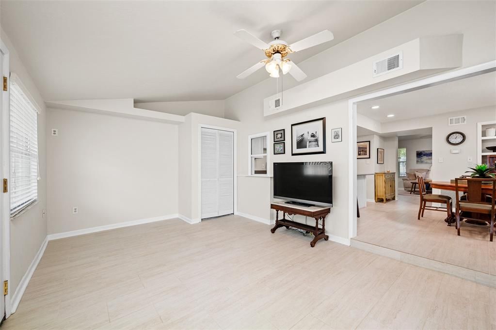 待售: $199,000 (3 贝兹, 1 浴室, 1382 平方英尺)