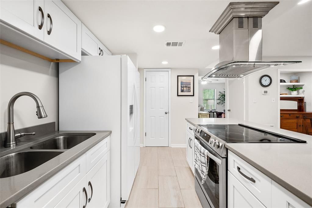 待售: $199,000 (3 贝兹, 1 浴室, 1382 平方英尺)