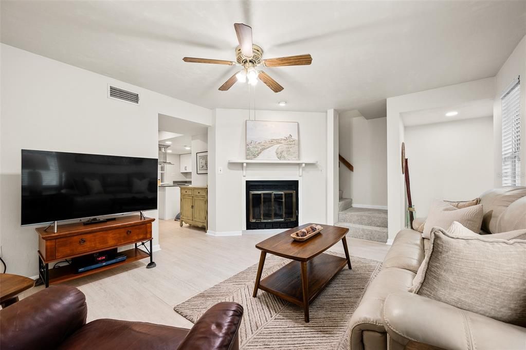 待售: $199,000 (3 贝兹, 1 浴室, 1382 平方英尺)