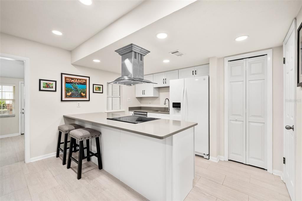 待售: $199,000 (3 贝兹, 1 浴室, 1382 平方英尺)