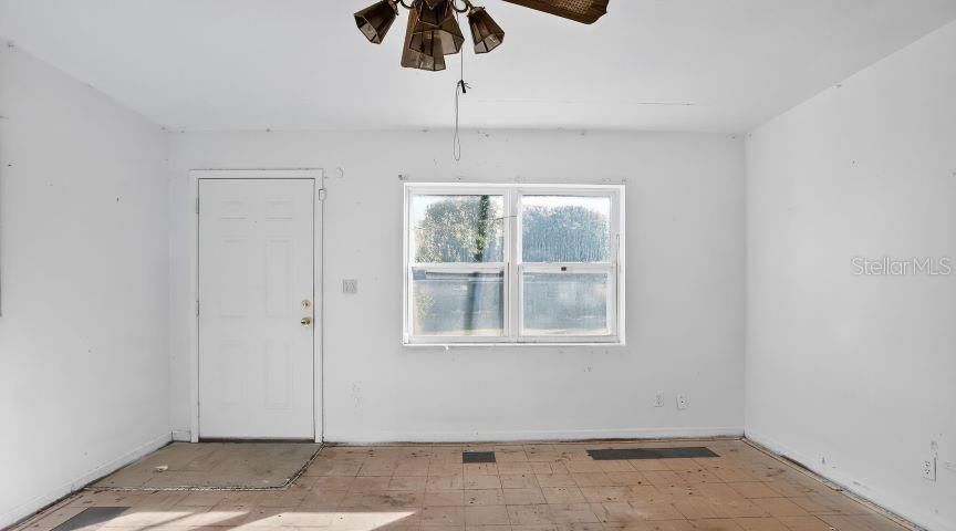 待售: $132,500 (3 贝兹, 1 浴室, 1032 平方英尺)