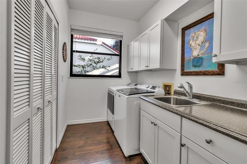 Active With Contract: $1,300,000 (4 beds, 3 baths, 3168 Square Feet)