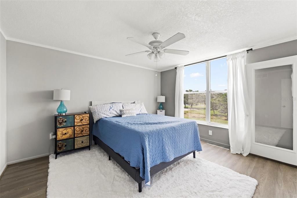 Под контрактом: $159,900 (1 спален, 2 ванн, 995 Квадратных фут)