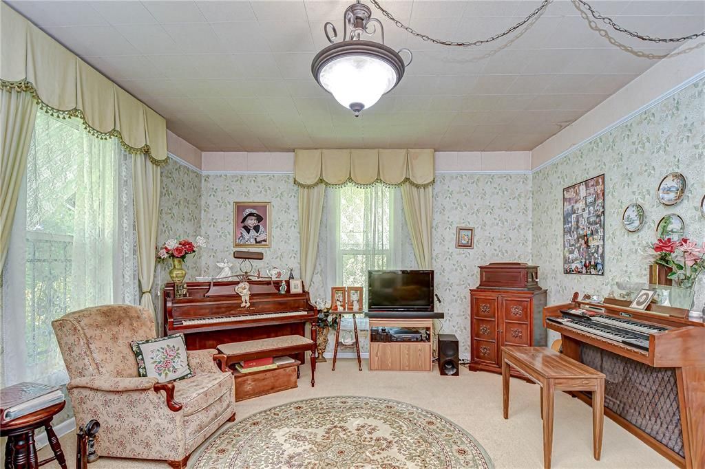 待售: $985,000 (5 贝兹, 2 浴室, 2558 平方英尺)