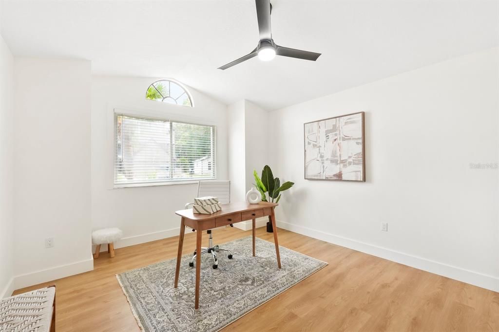 Под контрактом: $448,000 (4 спален, 2 ванн, 1849 Квадратных фут)