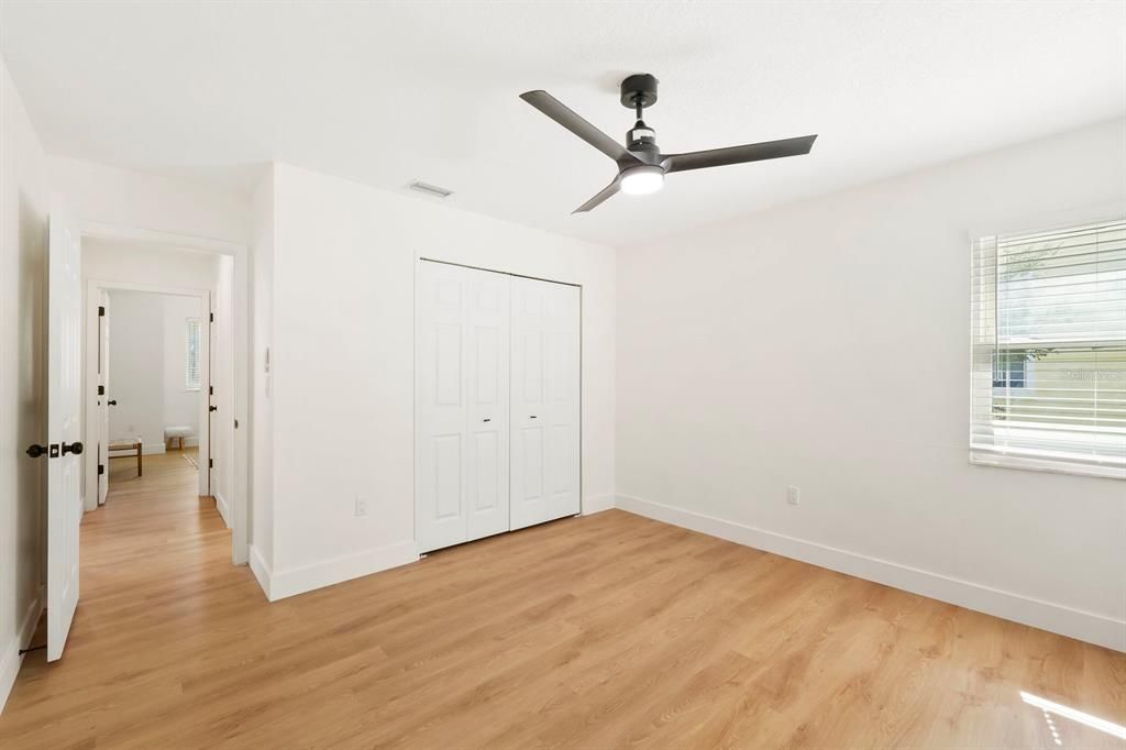 Под контрактом: $448,000 (4 спален, 2 ванн, 1849 Квадратных фут)