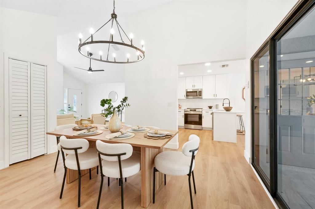 Под контрактом: $448,000 (4 спален, 2 ванн, 1849 Квадратных фут)