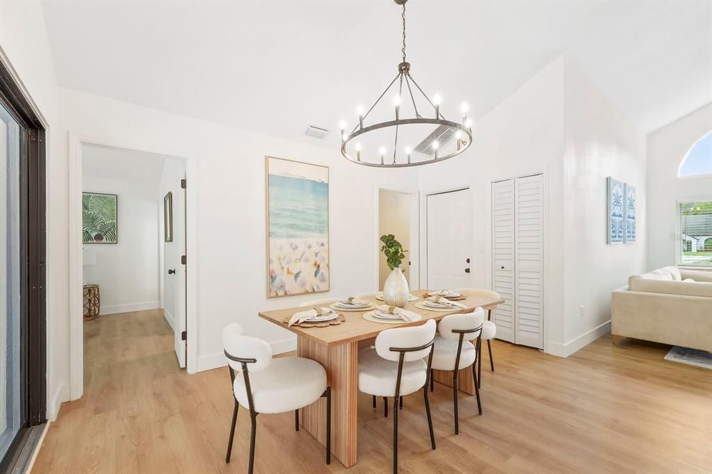 Под контрактом: $448,000 (4 спален, 2 ванн, 1849 Квадратных фут)