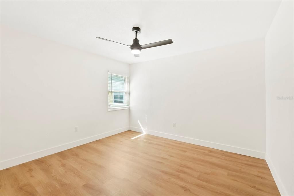 Под контрактом: $448,000 (4 спален, 2 ванн, 1849 Квадратных фут)