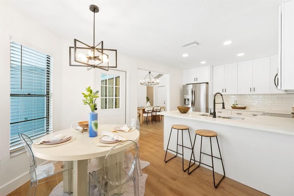 Под контрактом: $448,000 (4 спален, 2 ванн, 1849 Квадратных фут)