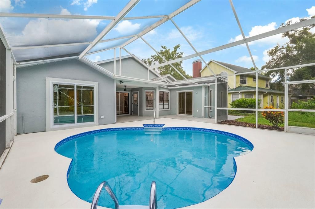 Под контрактом: $448,000 (4 спален, 2 ванн, 1849 Квадратных фут)